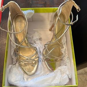 Women’s Gianni Bini gold heels